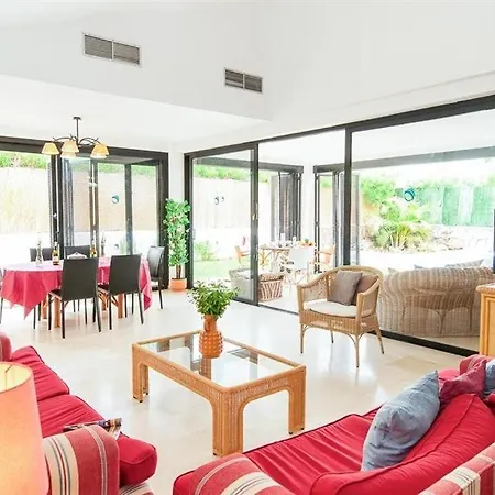 Campo International Sleeps 6 Pool Air Con Villa